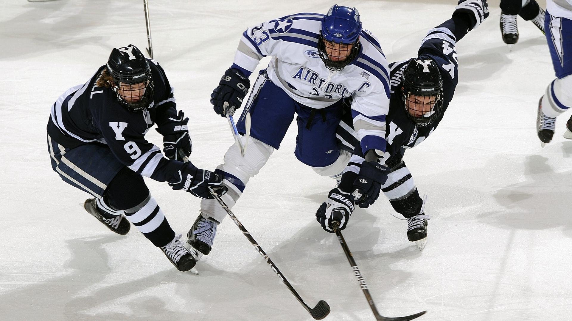 开云体育全站-德国骑手弗洛尔·德·温内在2024年欧洲三项赛锦标赛中获得个人铜牌，表现出色。