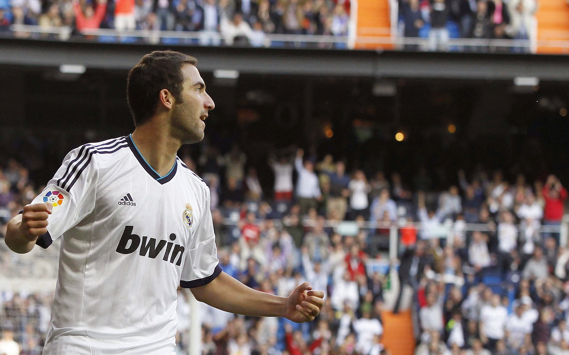 开云官方网页登录-逆风翻盘的“奇迹队”——他们书写了历史，奇迹队海报